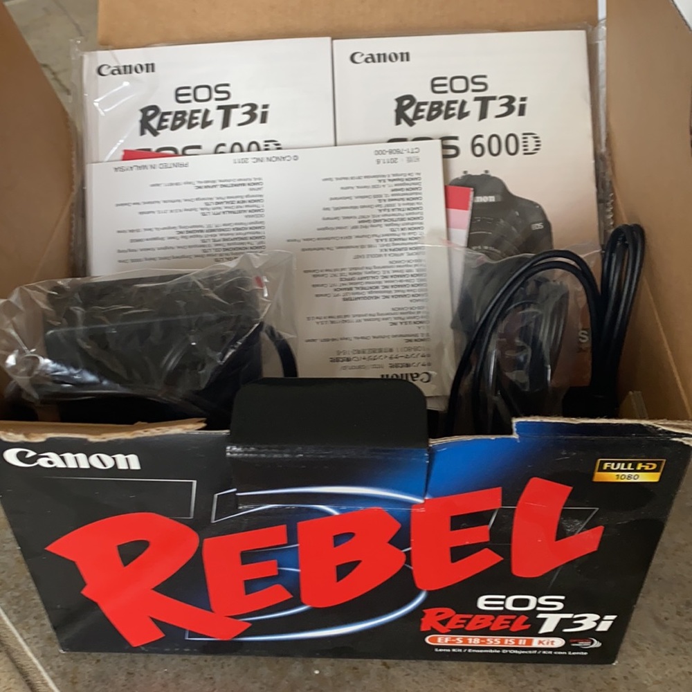 Canon camera - Picture 3 of 5